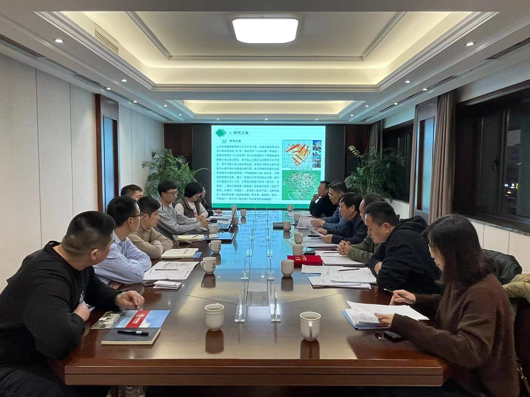 山農(nóng)大水土學院碩士研究生答辯會  泰建集團領導擔任評委