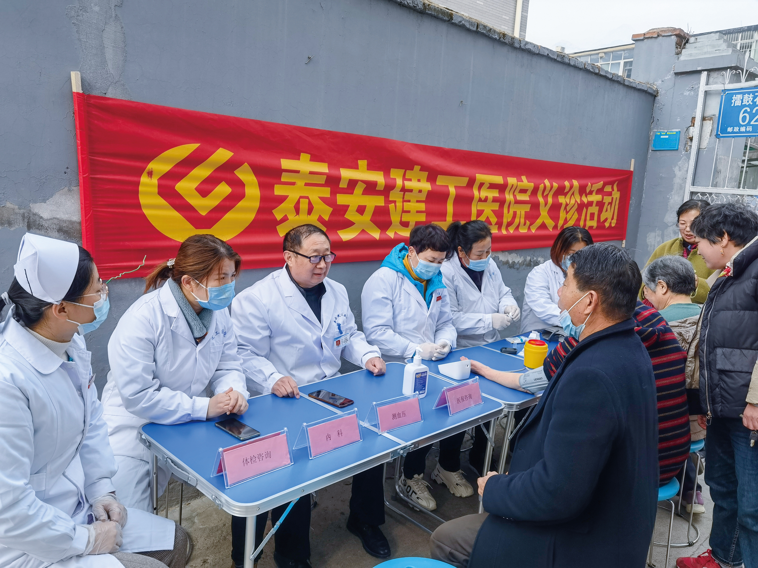 建工醫(yī)院在集團(tuán)家屬院舉行義診活動